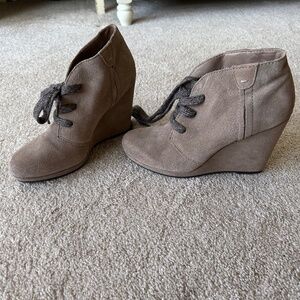 Dolce Vita Booties Taupe Size 6.5 Never Worn